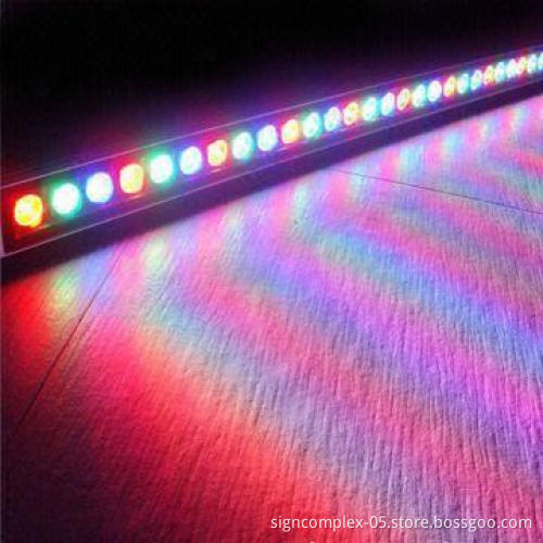 LED Wall Washer with 3mm tempered glass cover, strong protection and good optical function